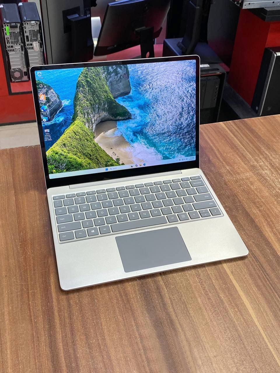 لپتاپ  Microsoft مدل Surface GO 2