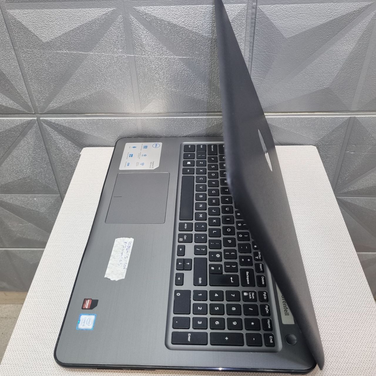 LAPTOP dell